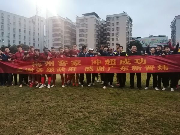 这座监狱不仅有来自东方的神秘魔法师，还有不以真面目示人、身份成谜的铁面人